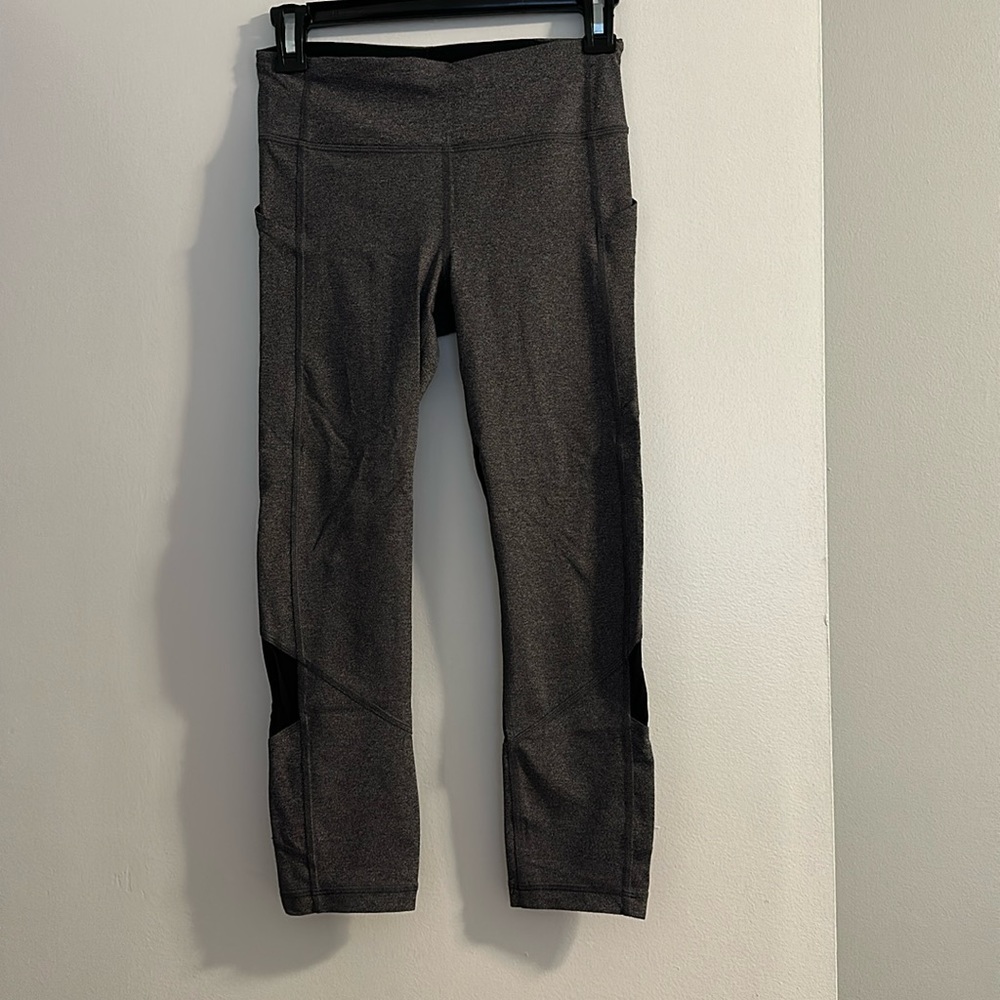 Lululemon size 4 grey cropped leggings